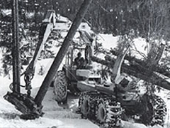 ▲1968年　森林伐採のための重機を開発